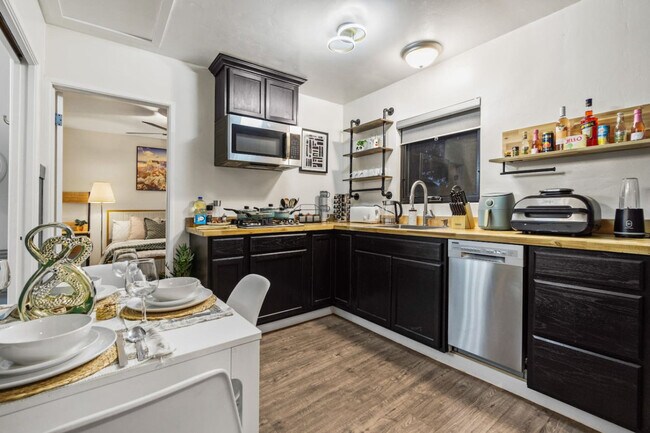 Building Photo - 5551 Churchward St