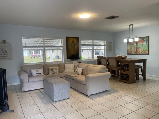 Building Photo - 3123 SW Natura Ave