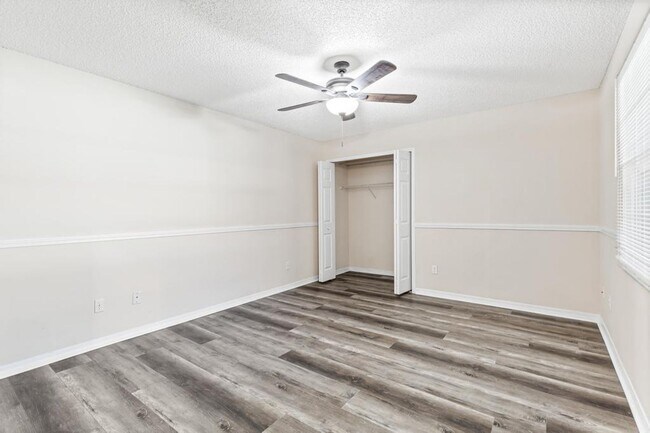 Building Photo - Charming Waterfront Home in Southside