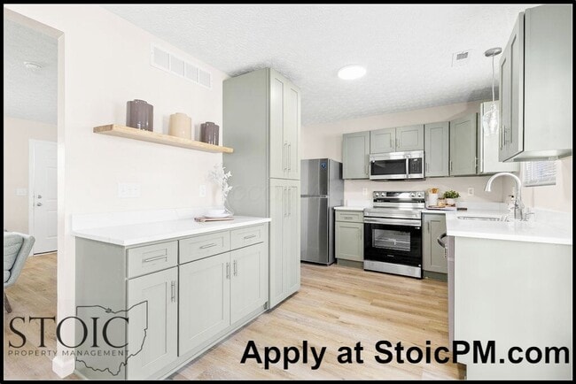 Building Photo - 1860 Meadowlawn Dr