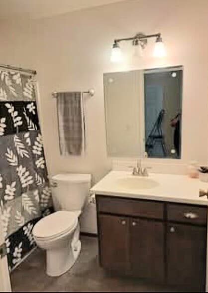 Guest bath - 940 E Lassen Ave