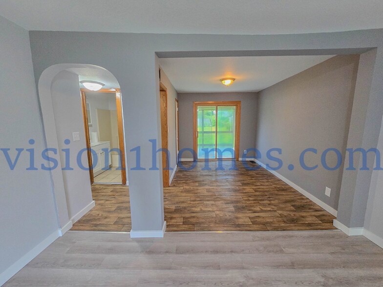 Building Photo - 402 N Nixon Ave