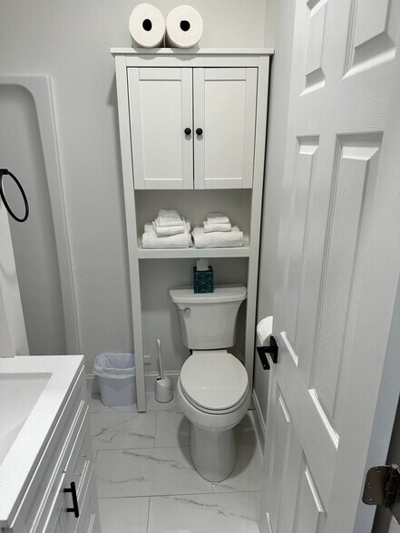 Building Photo - 717 Lancaster Ave