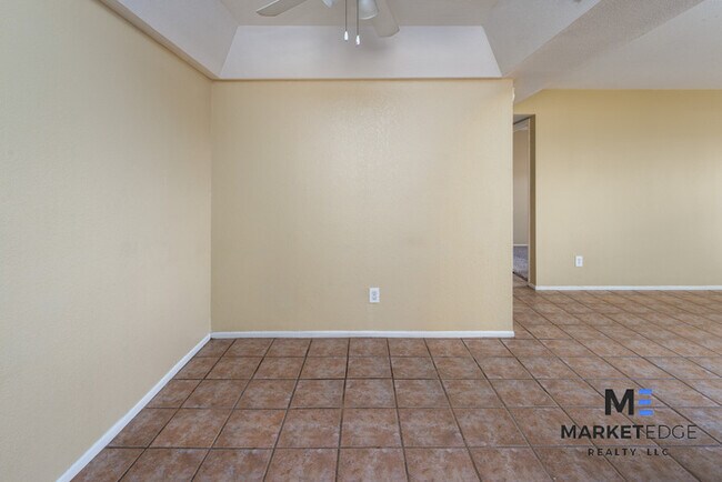 Building Photo - 2Bed/2Bath Home at Alma School/Southern! J...