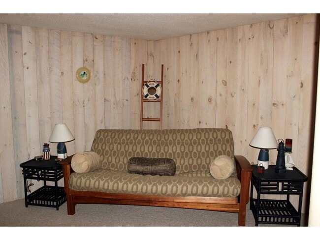 Building Photo - 619 Otter Rd