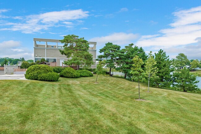 Building Photo - 721 Sunfish Pt