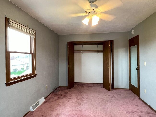 Building Photo - 1602 Meadow Ln