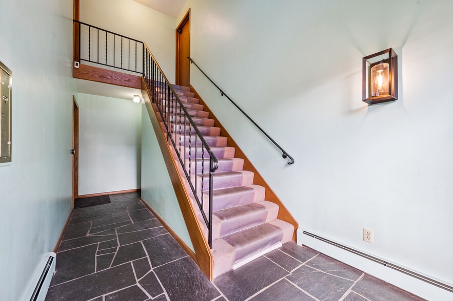 front entryway - 1916 N 44th Ave