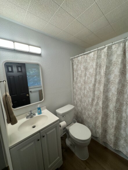 Building Photo - 1708 Holloman Dr