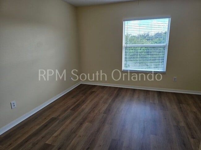 Building Photo - Stone Creek