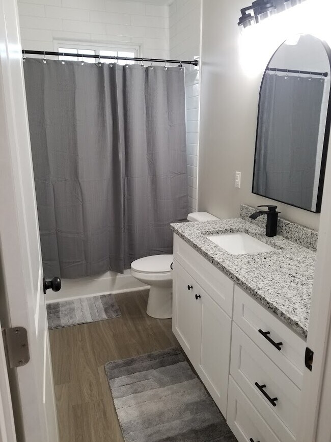 Building Photo - 13 Bigby St