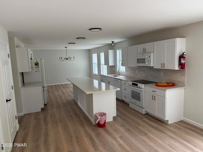 Building Photo - 125 Cobblestone Dr
