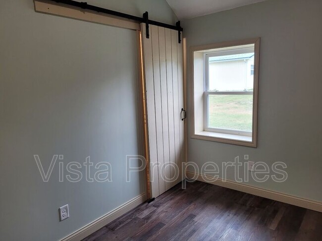 Building Photo - 4208 Lees Ln