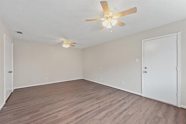 Building Photo - 7103 Foxway Ln