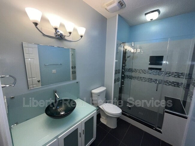 Building Photo - 380 Tremain Dr