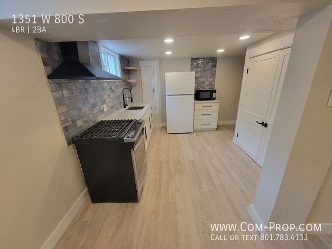 Building Photo - 1351 W 800 S