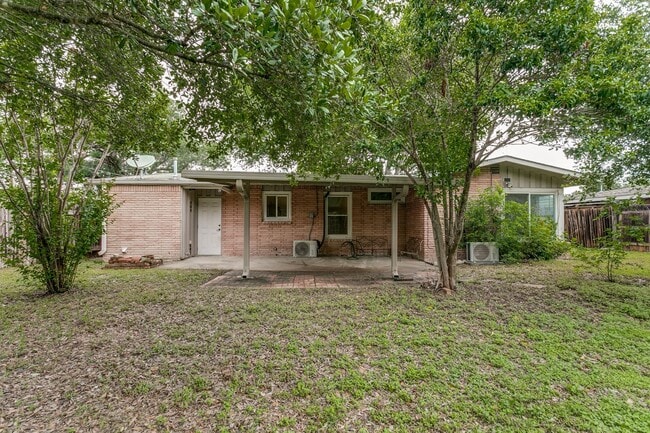 Building Photo - RENOVATED 2-BEDROOM HOME IN EAST TERRELL HILLS
