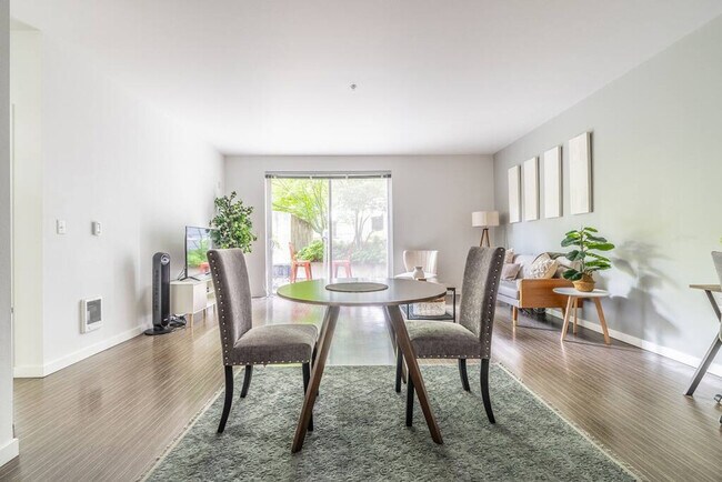 Building Photo - 1717 22nd Ave