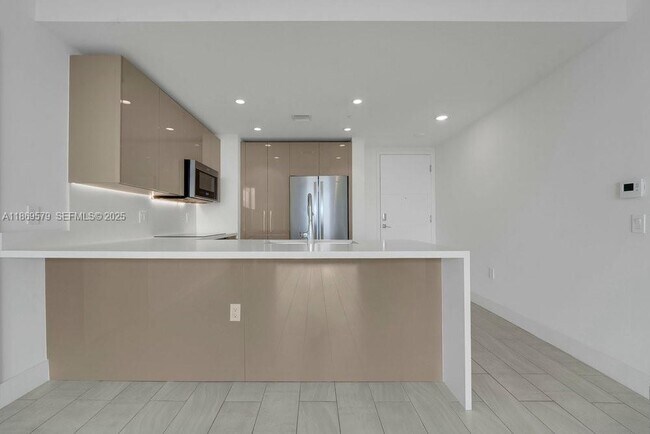 Building Photo - 2000 Metropica Wy