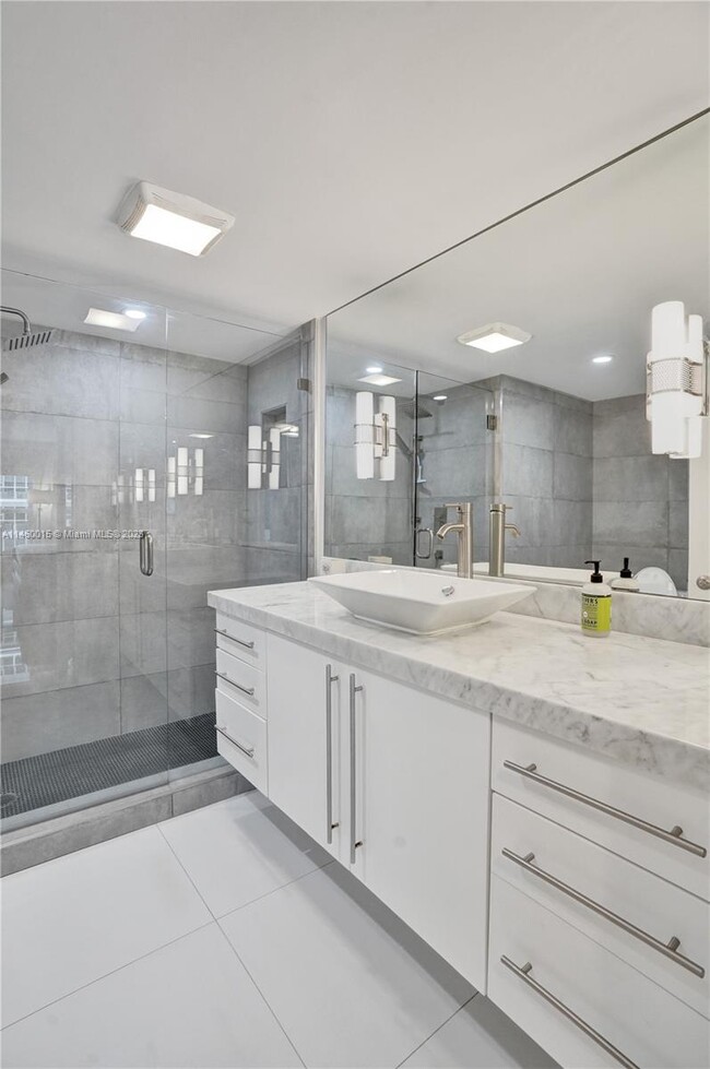 Building Photo - 3750 Galt Ocean Dr