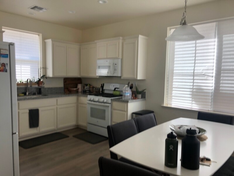 Building Photo - 4443 Silver Cedar Ln