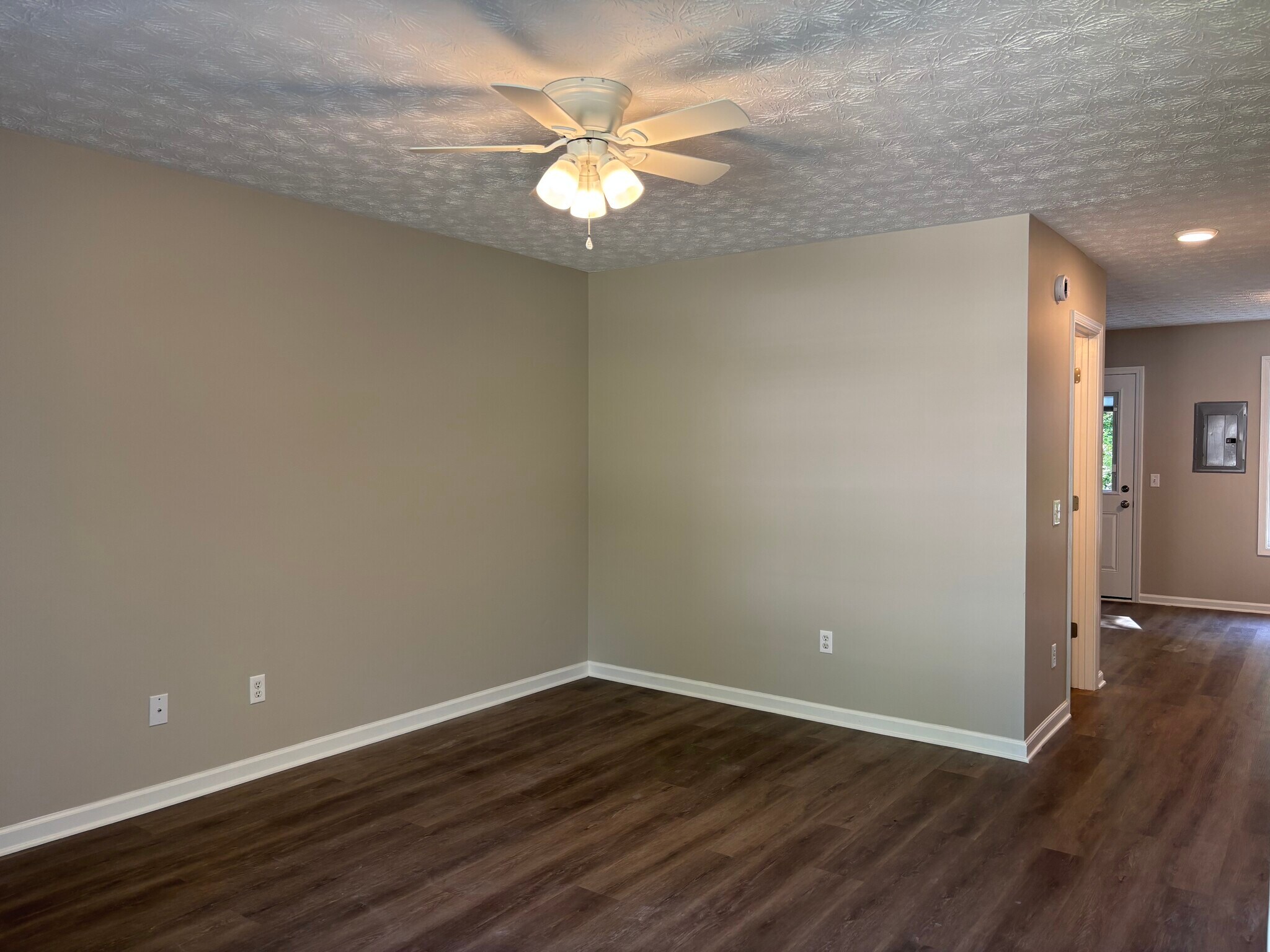 Living Rm - 97 Lily Dr