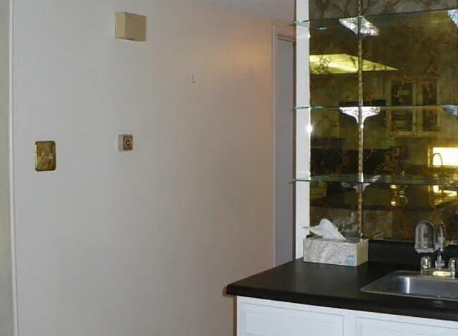 Building Photo - 12708 Tomlinson Dr SE