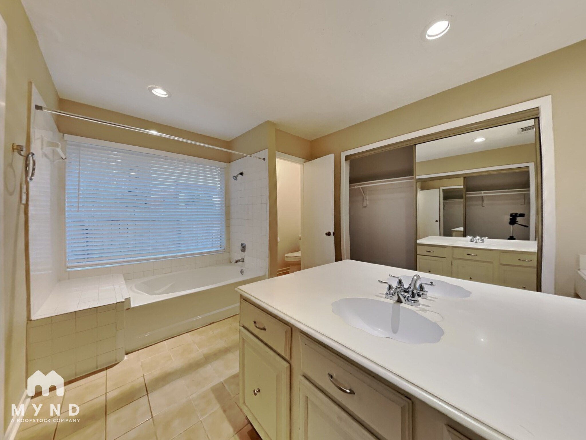 Building Photo - 3430 Deer Valley Dr