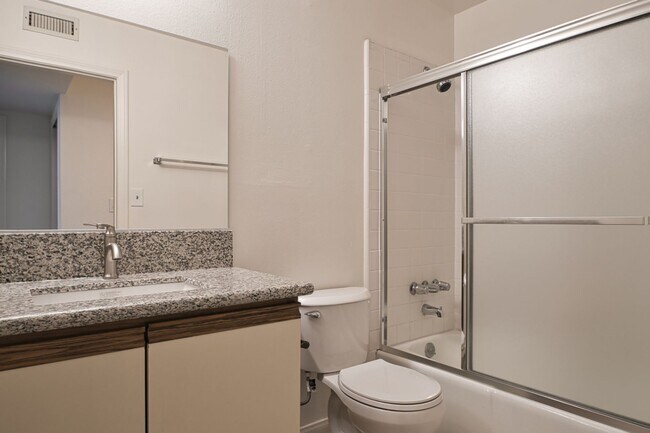 Building Photo - j444