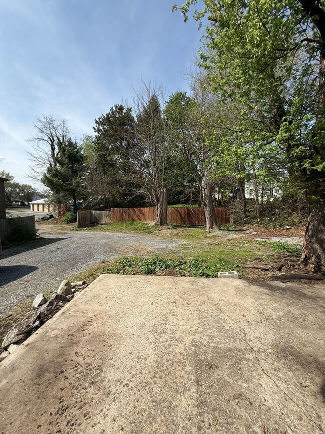 Building Photo - 2 Bedroom | 2 Bathroom Rear Apartment - Open-Concept Layout