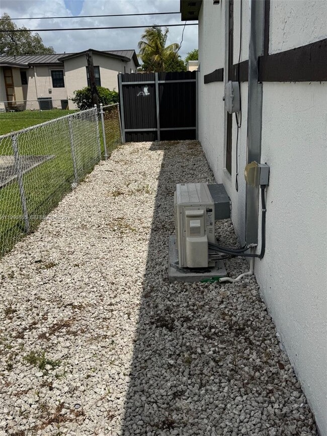 Building Photo - 1011 NW 145th St