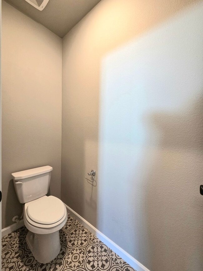 Building Photo - New 4 Bed Rambler | Fenced Yard | 2-car Garage | Move-In Ready House for Rent in Quincy!