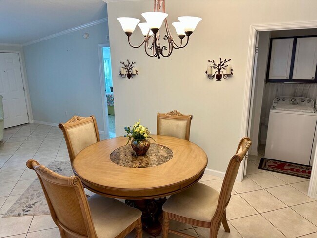 Building Photo - Spacious Naples Retreat – 3BR Single-Famil...