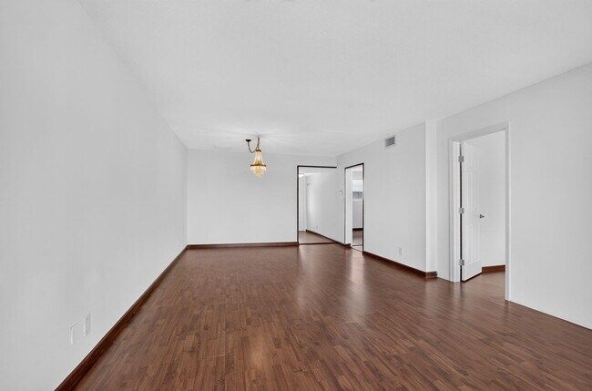 Building Photo - 200 Waterway Dr S