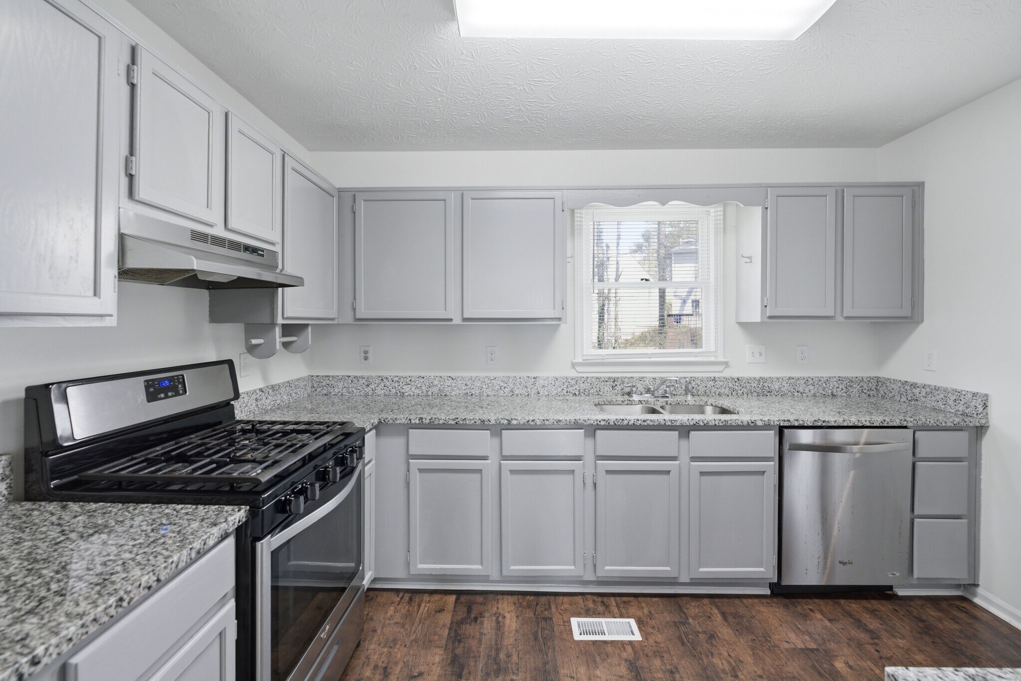 Building Photo - 1018 Kennesborough Rd NW