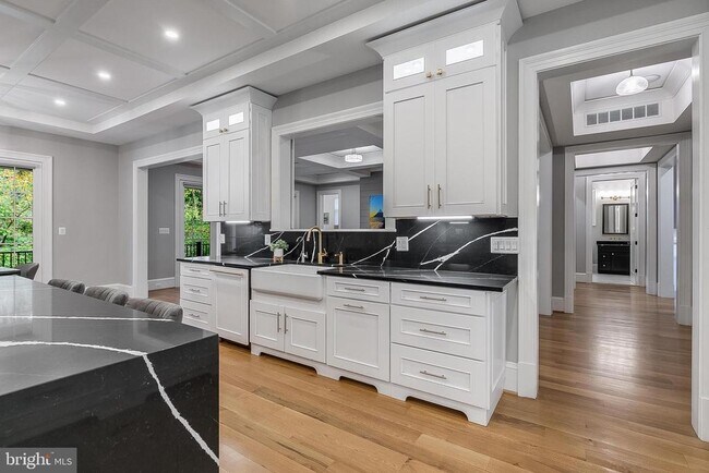 Building Photo - 7002 River Oaks Dr