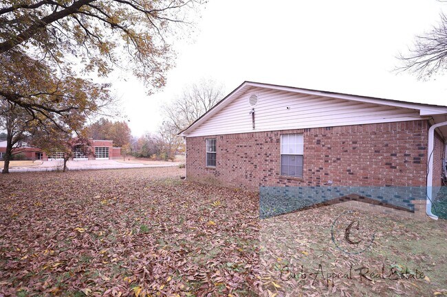 Building Photo - 908 E Word Ave