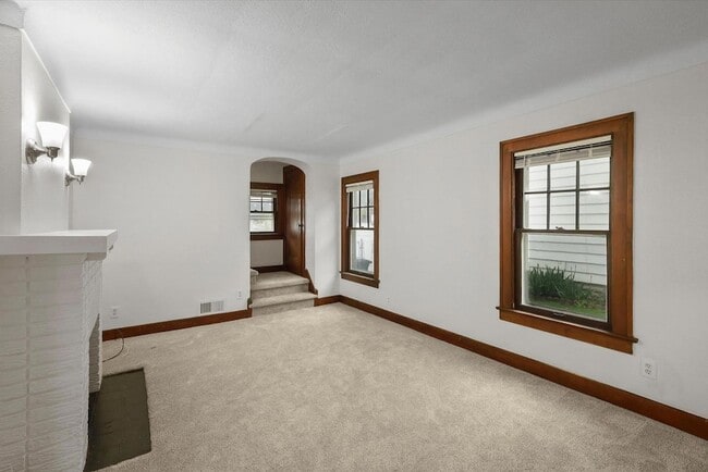 Building Photo - 446 W Capistrano Ave