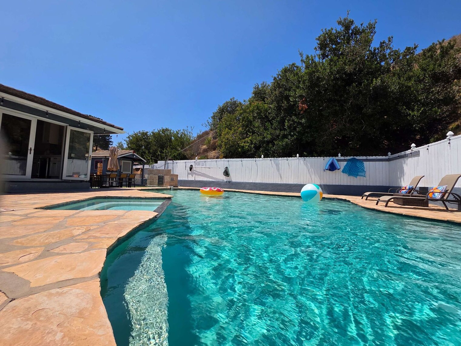 Building Photo - 4880 Kane St