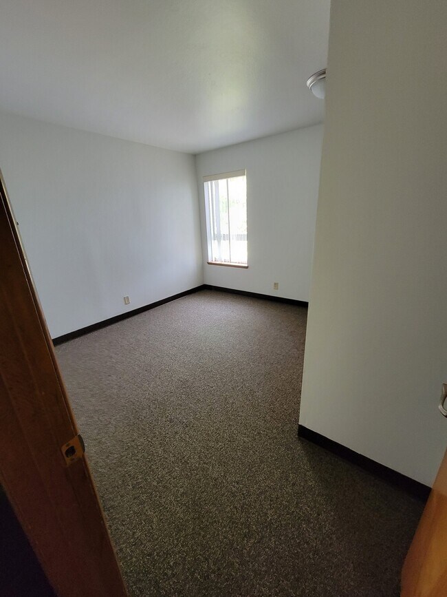 Building Photo - 2044 Assumption St