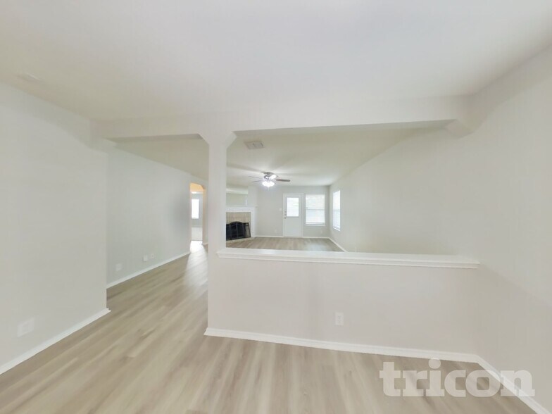 Building Photo - 8410 Stone Chase