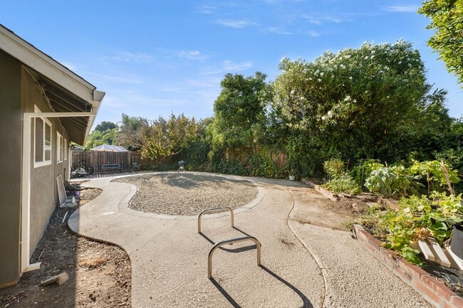 Building Photo - 123 Lido Cir