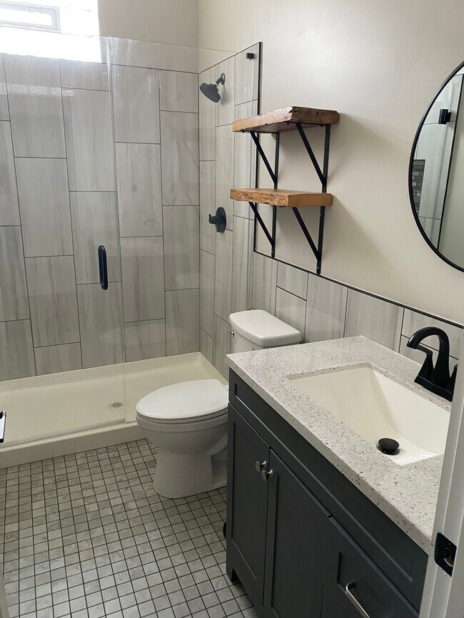 Bathroom - 906 Saratoga St