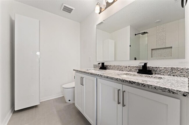 Building Photo - 697 Stoney Pointe Cir