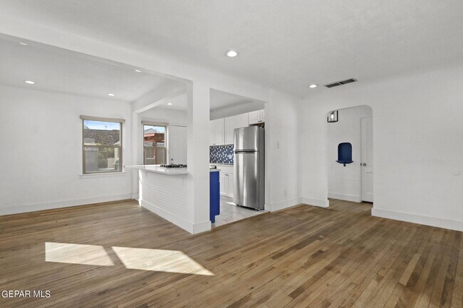 Building Photo - 2105 Happer St