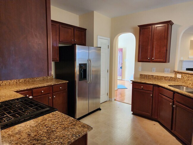 Building Photo - Beautiful 5 Bedroom Home in Watermill Subdivision!