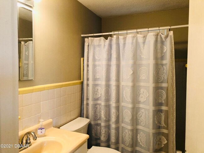 Building Photo - 3011 Princeton Ave