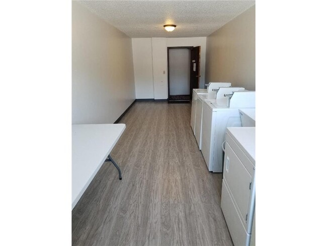 Building Photo - 415 S Wasson Ln