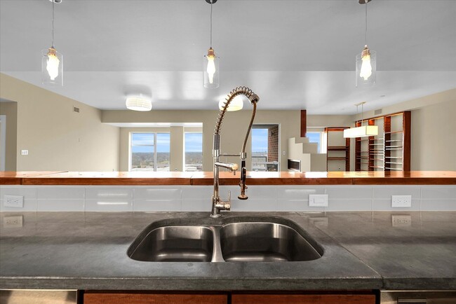 Building Photo - 3,400 SQFT CONDO IN DOWNTOWN CHAMPAIGN W/ ...