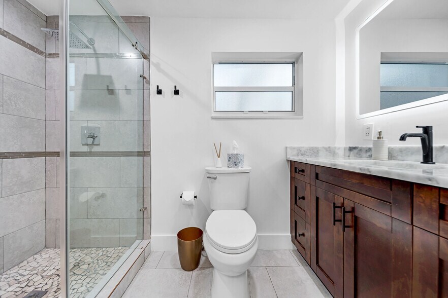 Building Photo - 1800 SW 5th Ave